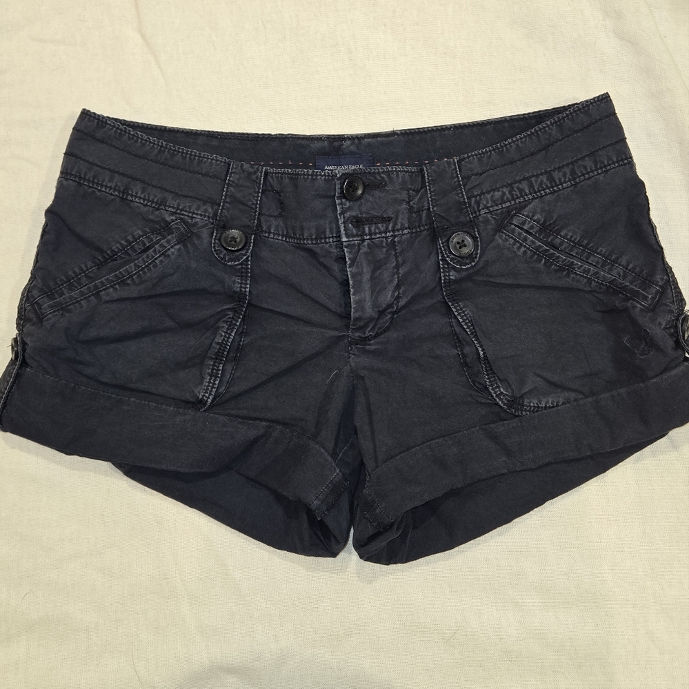 American Eagle Low Rise cuffed Navy Shorts size 2